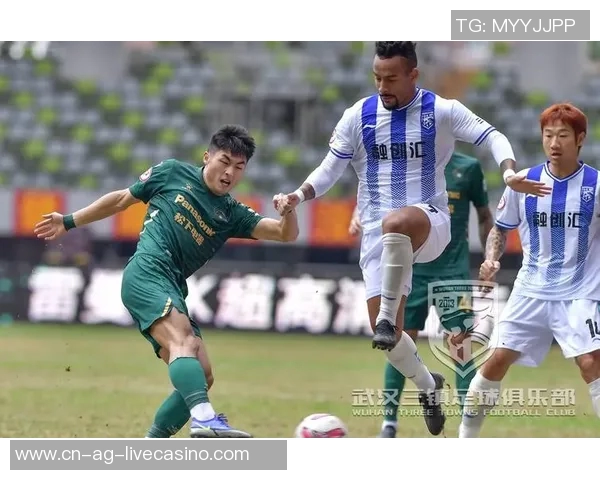 武汉三镇足球队奋勇争先展现实力助力城市足球崛起与发展