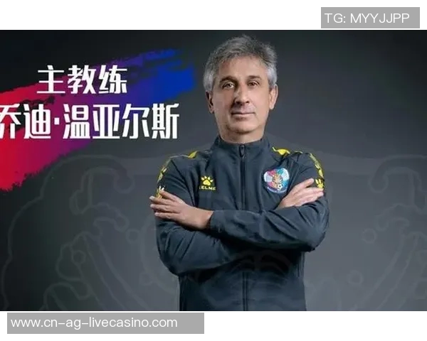 中国足球队主教练的执教理念与未来发展方向探讨